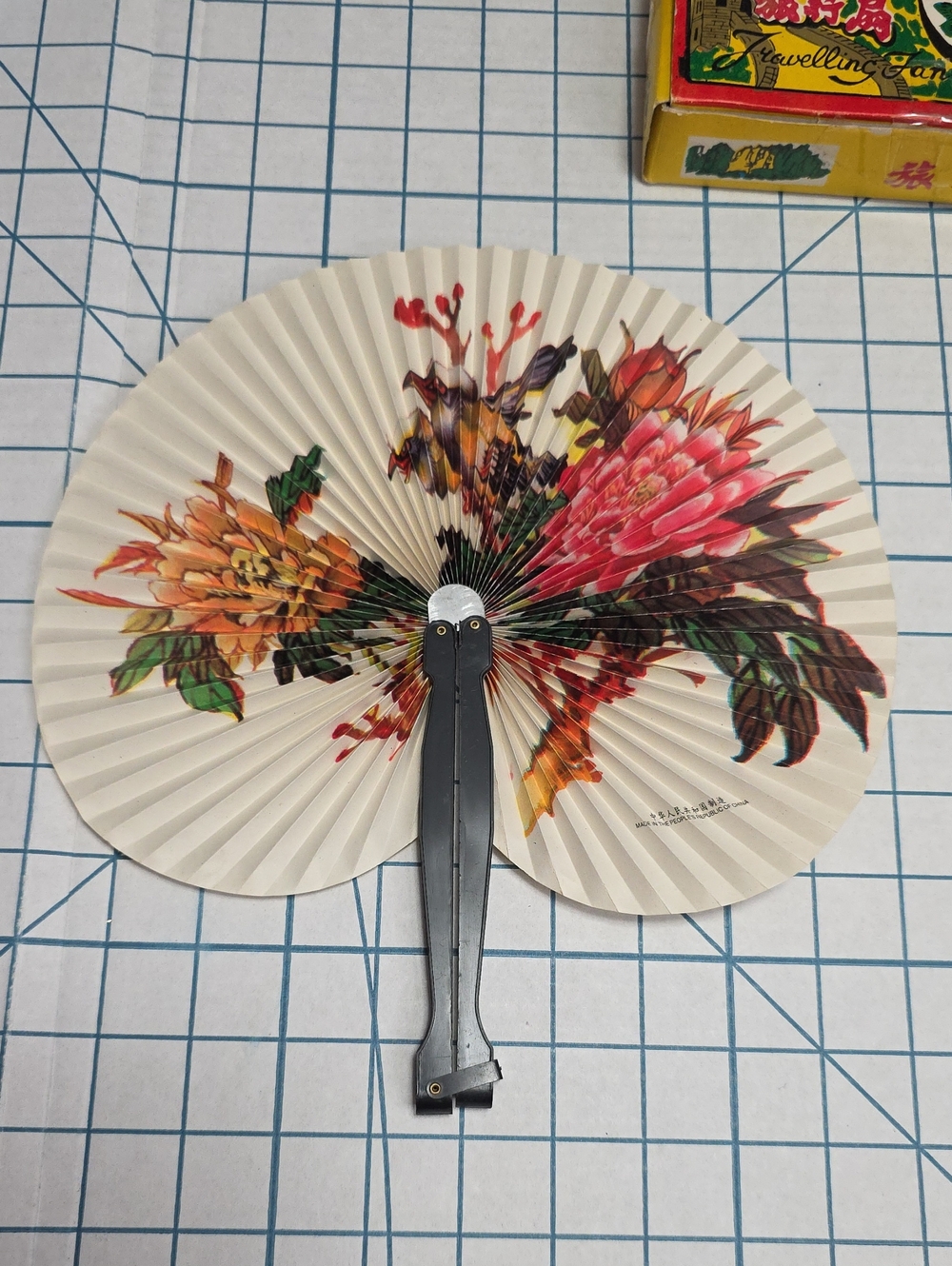Chinese Paper Folding Hand Fan W/Plastic Handle, Vintage Mid-Century, 67